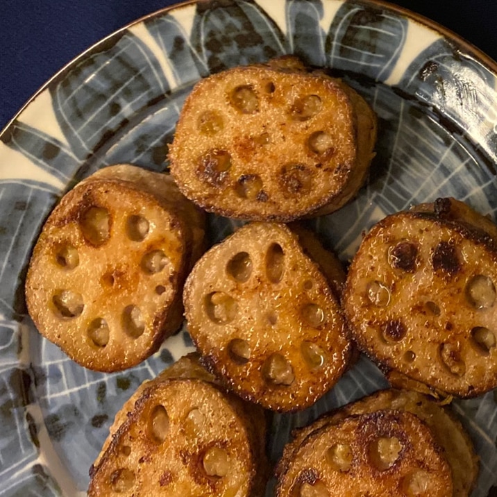 シャキシャキ食感がたまらない！レンコン挟み焼き